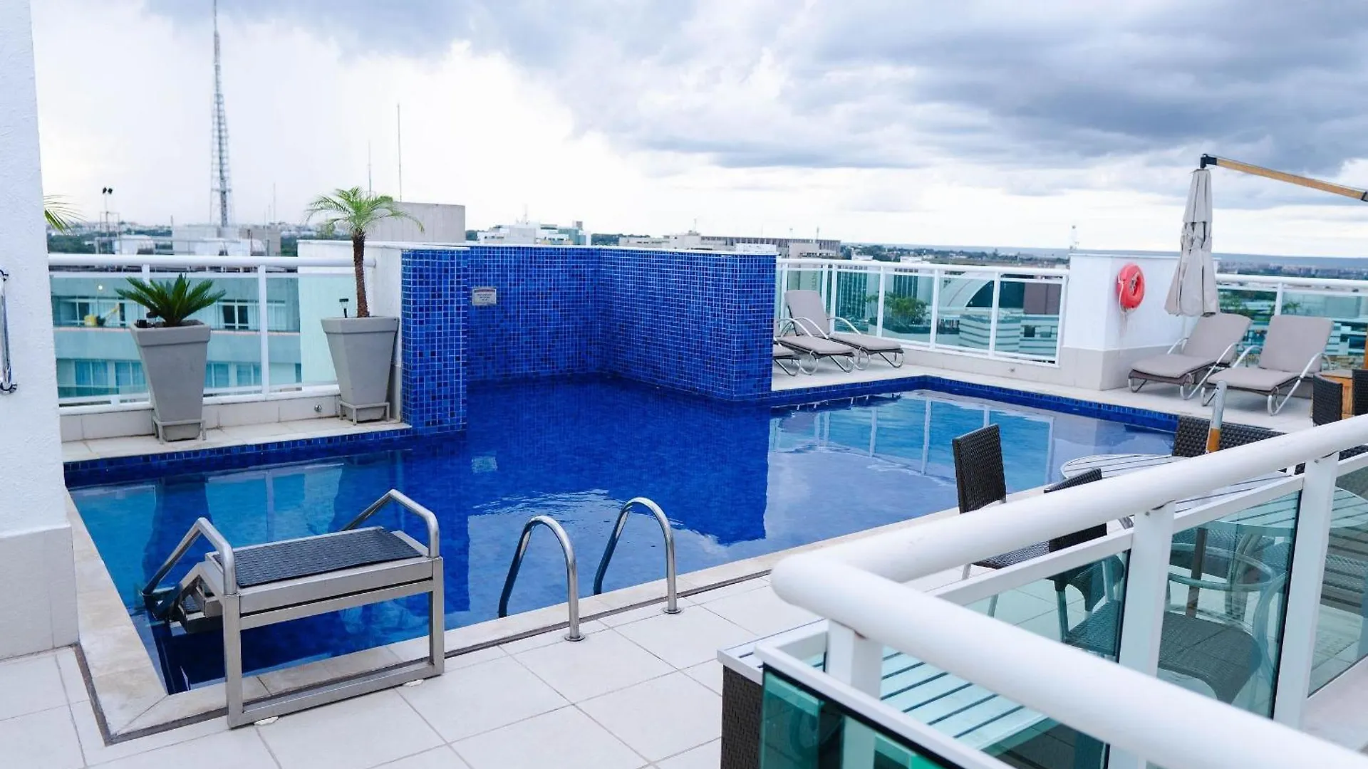 B2014 Bc Apart Area Central Em Andar Alto Brasilia Apartment