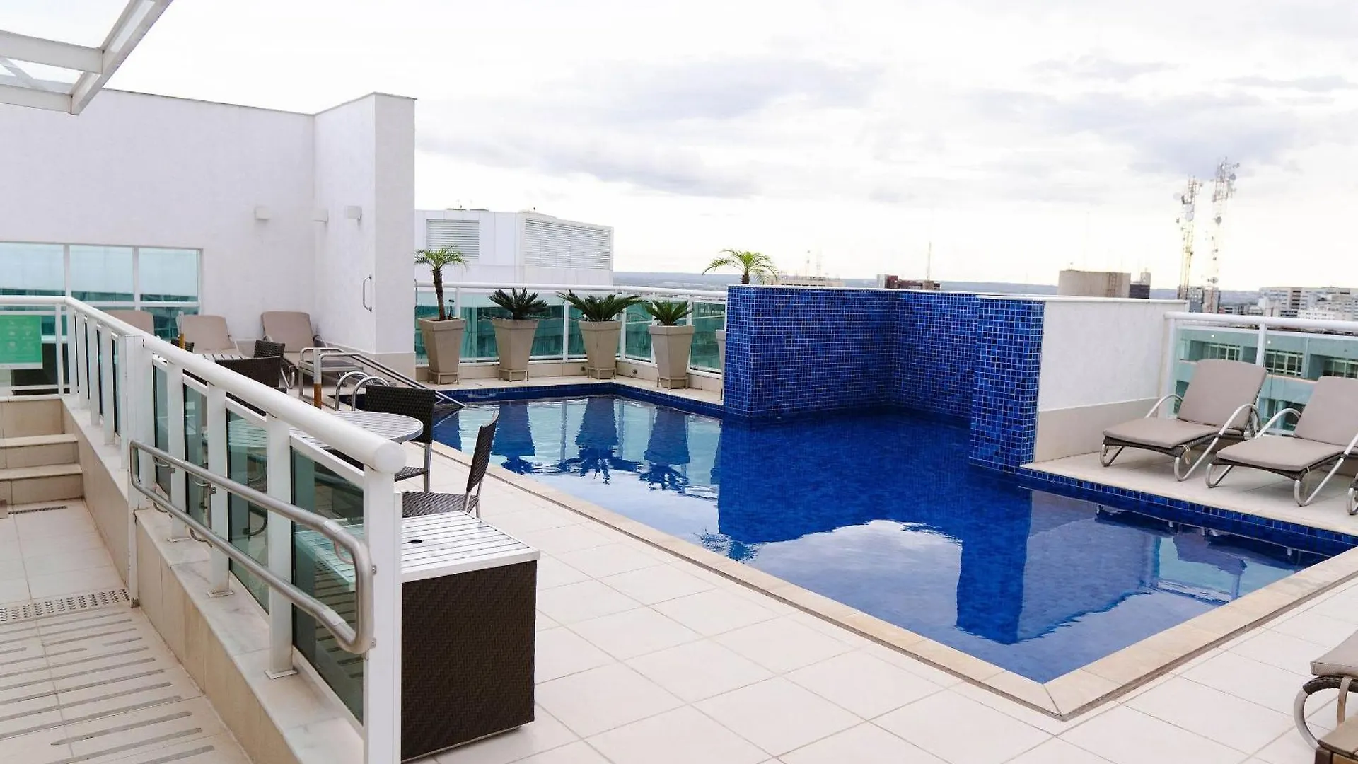 B2014 Bc Apart Area Central Em Andar Alto Brasilia Apartment